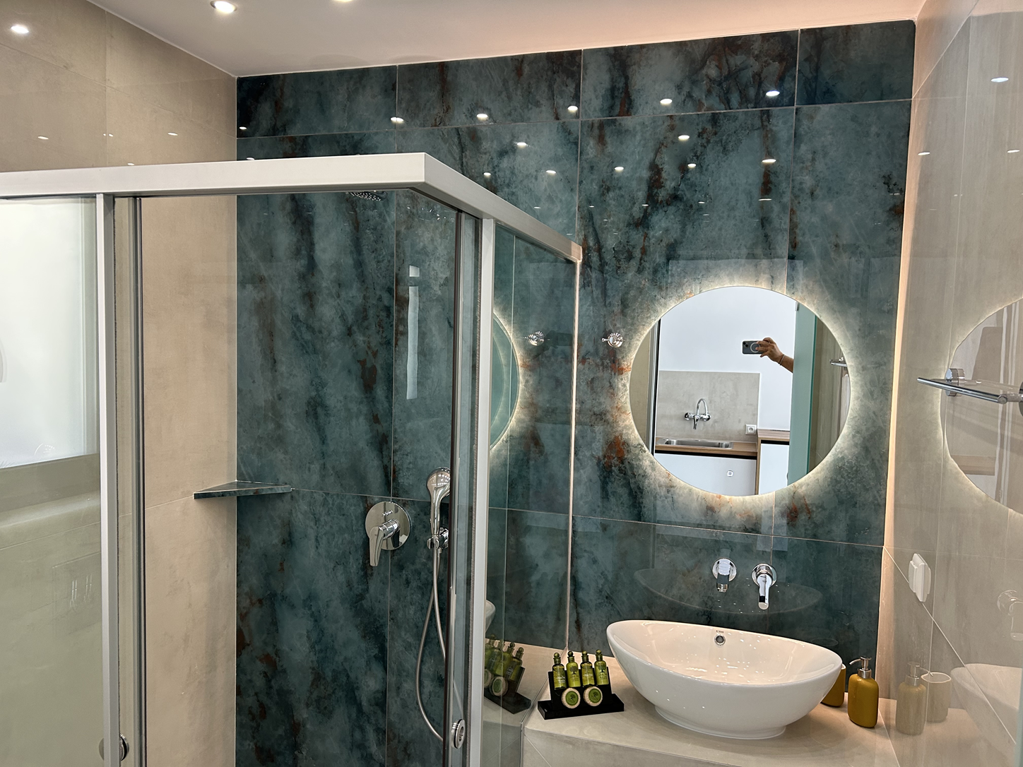 Junior Suite bathroom